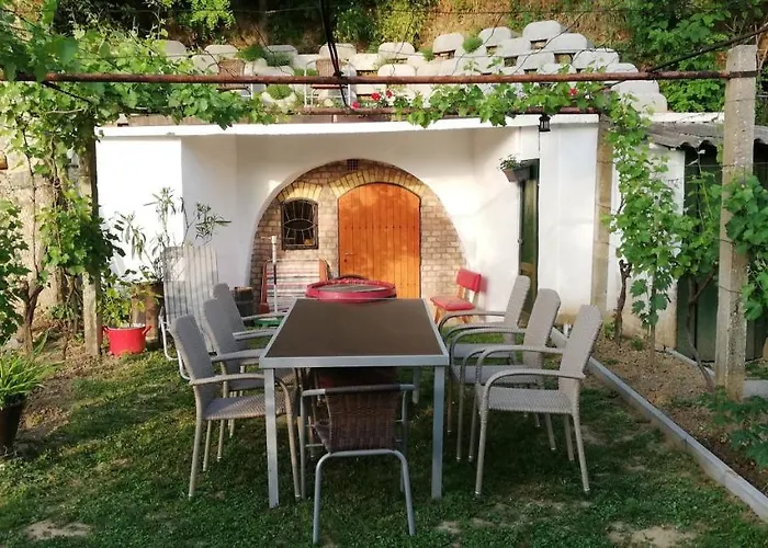 Konukevi Arpad Haz 3*